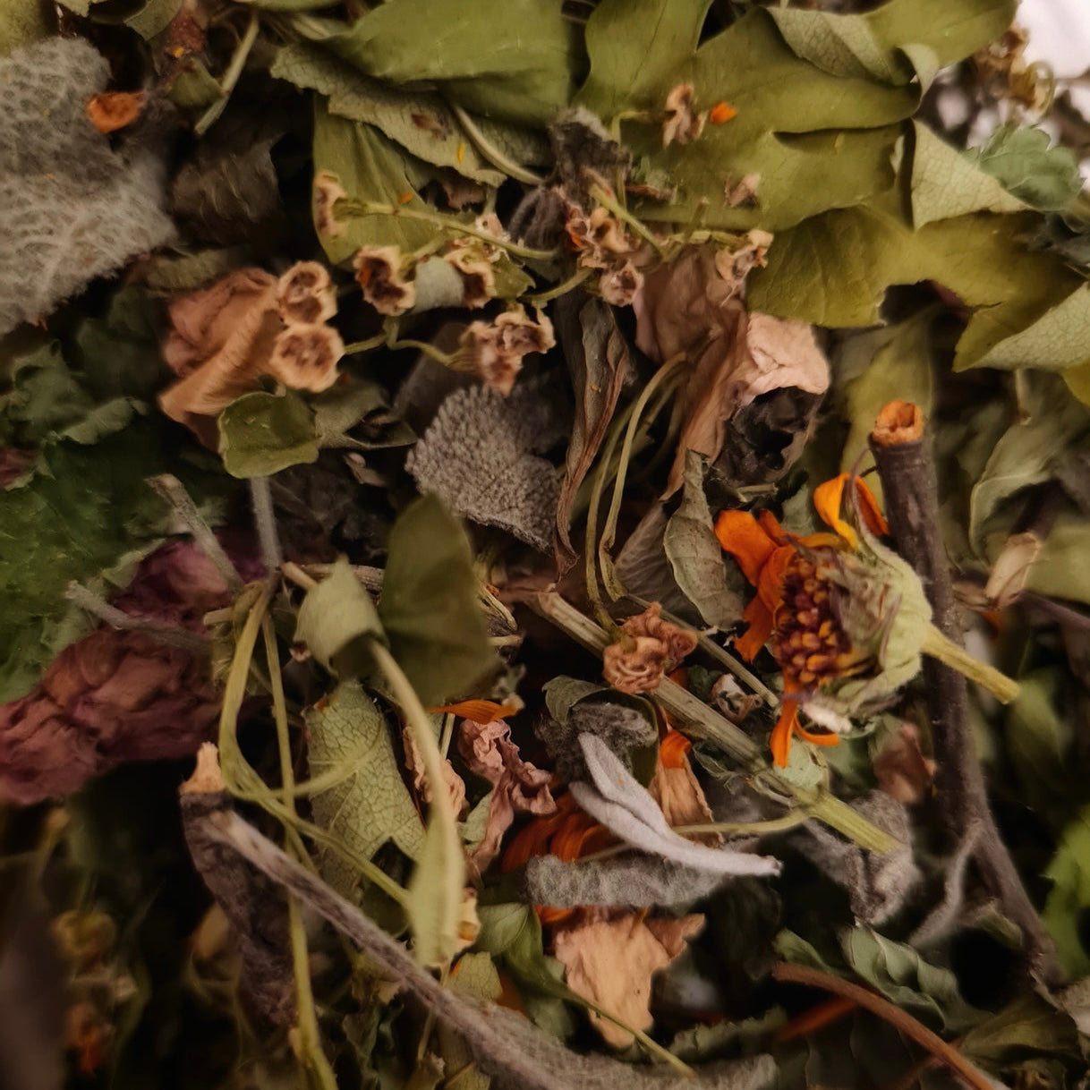 Ceai din plante cu efect relaxant si detoxifiant